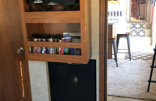 Kalifornsky House | River access! Clean & comfy 5th wheel, located near the famous Kenai River