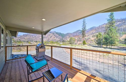 Junction City House | River Acres Retreat with Grill and River Access!