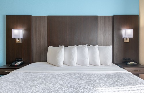 Pigeon Forge Hotel | River Bend Inn