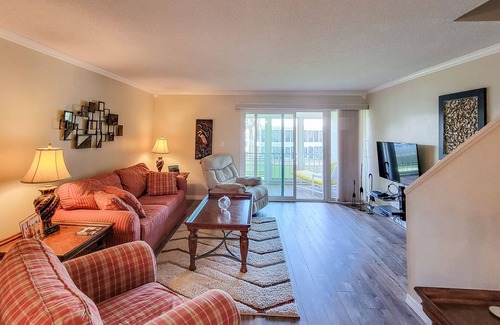 Welaka Condo | River Bend Resort - Pool View 2BR, 2nd floor #A206