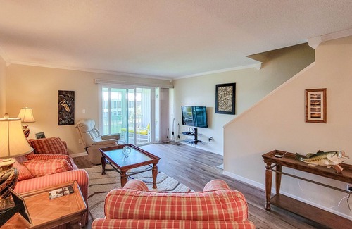 Welaka Condo | River Bend Resort - Pool View 2BR, 2nd floor #A206