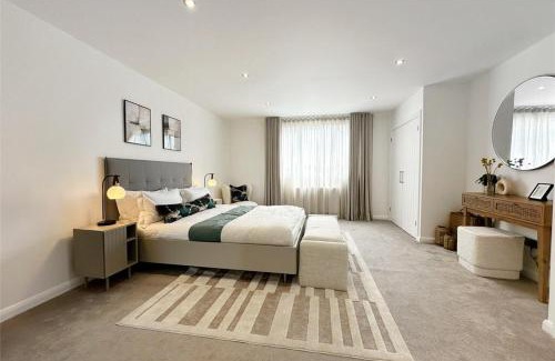 Littlehampton Apartment | River Breeze 3-Bed BALCONY Apartment