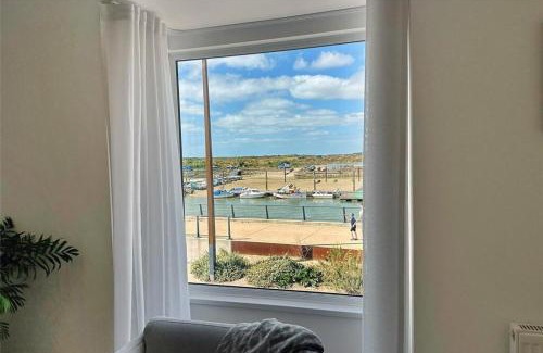 Littlehampton Apartment | River Breeze 3-Bed BALCONY Apartment