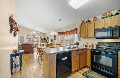 Pigeon Forge Cottage | River Breeze, WIFI, $685 FREE tickets each paid day!