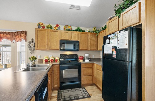 Pigeon Forge Cottage | River Breeze, WIFI, $685 FREE tickets each paid day!