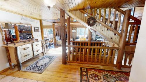 Red River House | River Chant Lodge - Hot Tub - On The River - WiFi - Satellite - Washer - Dryer - Large Deck - Wood Burning Fireplace - Fire Pit