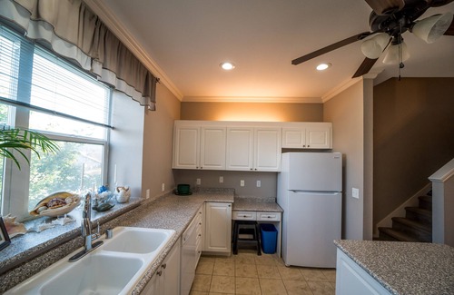 Columbia Way House | River Condo 3 minute walk minutes to river waterfront, restaurants & boardwalk
