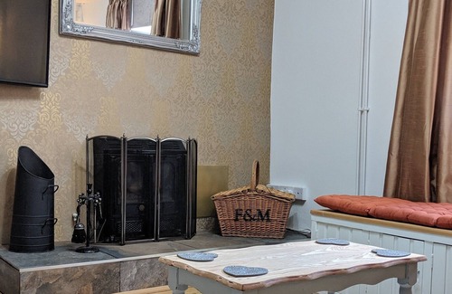 Margam Cottage | River Cottage Abercraf, near Brecon beacons, henrhyd waterfalls, Caves & more.