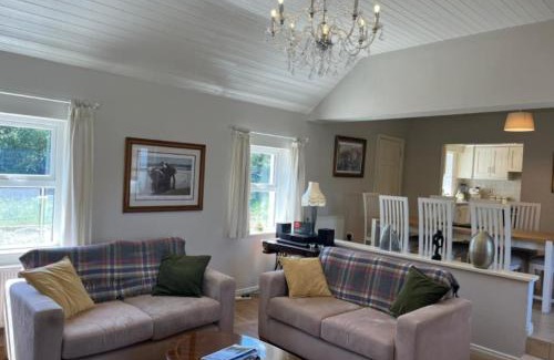 Ballinaboy House | River Cottage, Clifden