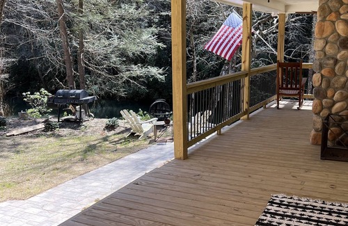 Dahlonega Cottage | River Cottage ON THE WATER! 15 acres w/ waterfall!