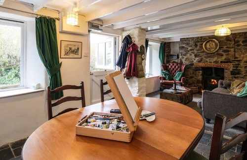 Mount Cottage | RIVER COTTAGE, pet friendly, with open fire in St Neot
