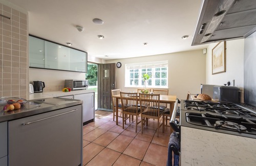 Dorchester Cottage | River cottage sits in a pretty rural setting with its own enclosed garden