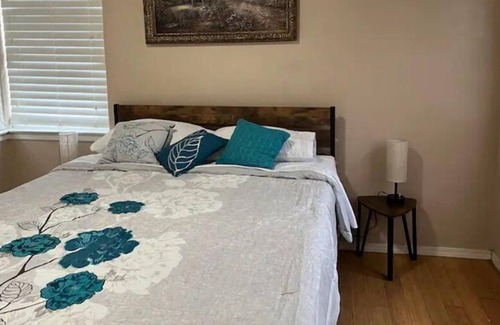Raisin House | River country home- near Kingsburg