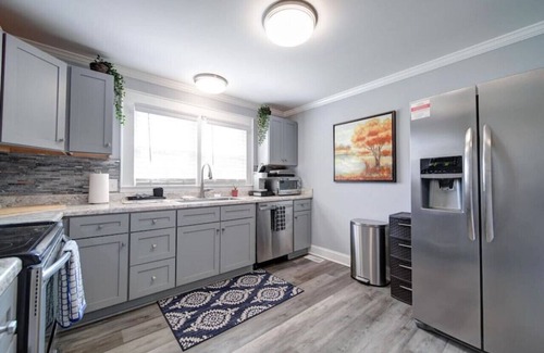 Belmont Historic District House | River District Retreat - Walk to downtown Belmont