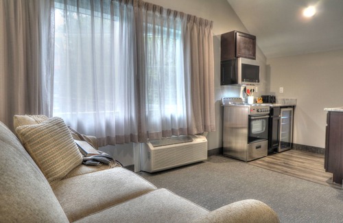Gatlinburg Hotel | River Edge Inn