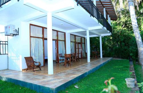 Debarawewa Hotel | River Edge Yala