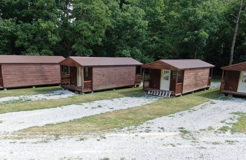 Harrogate Cabin | River Forge Cabin 54 - Cozy and Rustic 1 Bedroom Cabin - Creek Front