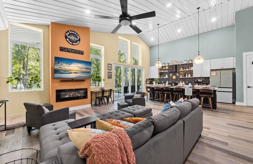 High Springs House | River Front Barndo- 30 mins to UF and UF Health Shands