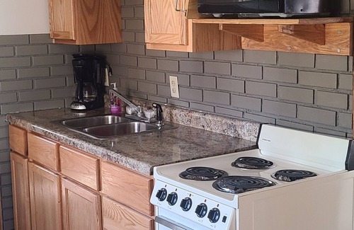 Fremont Cottage | River Front Cottage/Private Dock-Walk to Bar/Restaurants