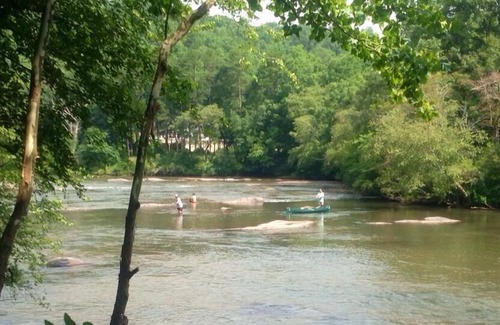 Cornelia House | River Front, Hot Tub, Fish & Kayak (seasonal) Nearby Wineries, Hikes & Helen