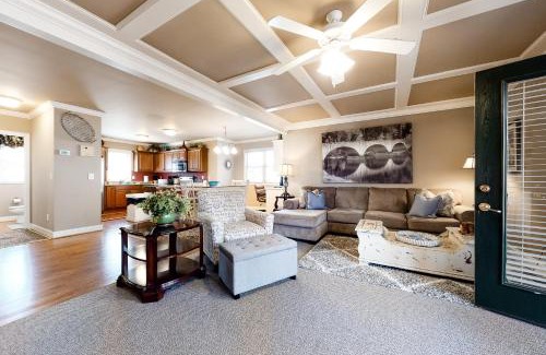 Helen House | River Haus