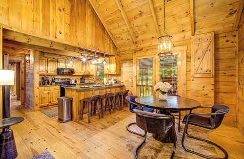 Suches Cabin | River Haven - Elegant Cabin Tucked Away on the Toccoa River