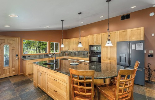 Leavenworth House | River Heights Home-View, WIFI, Hot Tub, Dogs, BBQ