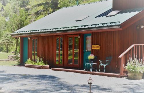 Ruidoso House | River Hideout: One Bedroom Duplex Cottage ON THE RIVER!