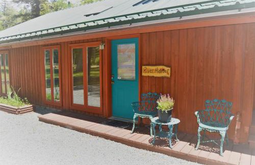 Ruidoso House | River Hideout: One Bedroom Duplex Cottage ON THE RIVER!