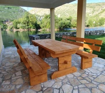 Hodbina Apartment | River House Buna