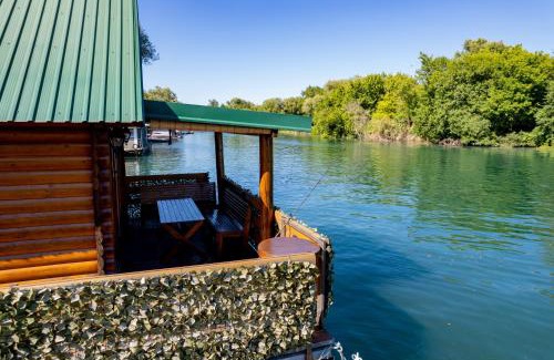 Karuc House | River House