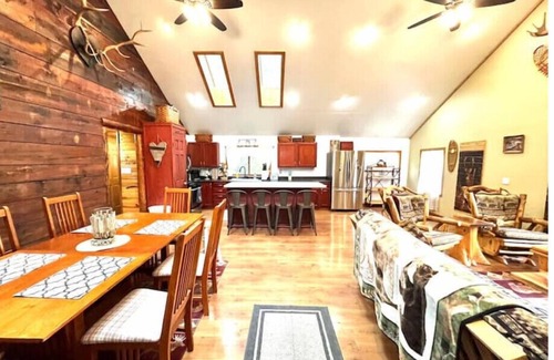 Mauston House | River House on 4 acres! Bring the dog!