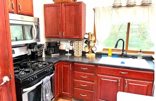 Mauston House | River House on 4 acres! Bring the dog!
