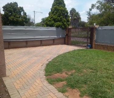 Emfuleni House | RIVER INN GUEST H