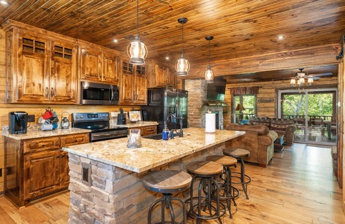 Glenwood Cabin | River Lodge Escape with Hot Tub by StayLage