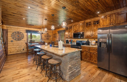 Glenwood Cabin | River Lodge Escape with Hot Tub by StayLage