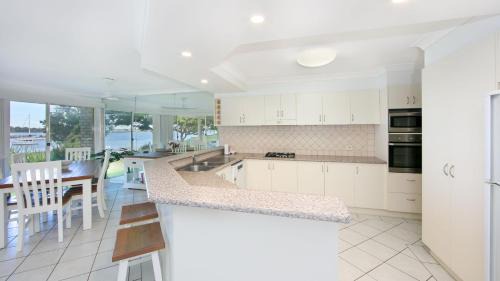 Iluka House | River Luxury