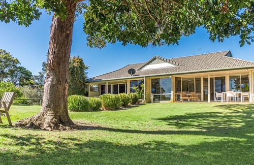 Iluka House | River Luxury - Set right on Iluka Bay