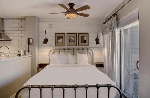 Historic District Apartment | River Mtn Lodge W301