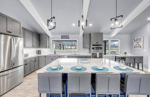 Kingsland House | River Oaks Luxury Lakeshore | Concierge Services Available