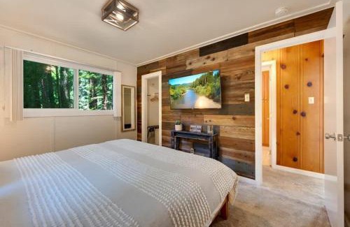 Rio Nido House | River Otter Hot Tub BBQ Fire Pit Russian River Gem