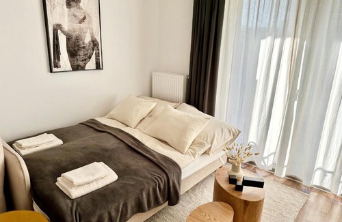Belso-Ferencvaros Apartment | River Passage Budapest Garage/AC/Balcony