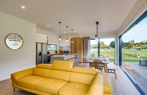 Tuki Tuki House | River Range Cottage - Havelock North Holiday Home