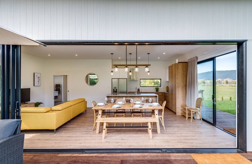 Tuki Tuki House | River Range Cottage - Havelock North Holiday Home