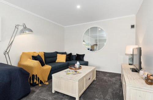Ruakaka House | River Rest - Ruakaka Holiday Home