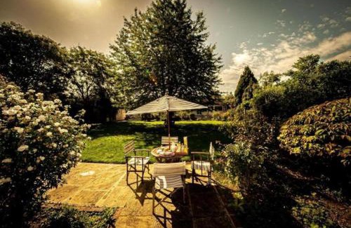 Staines Apartment | RIVER RETREAT- near Holloway U, Thorpe Park and Heathrow airport
