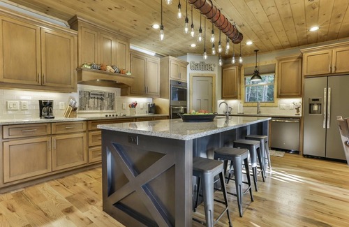 Rivers Edge Cabin | River Rock Retreat | Ellijay, GA