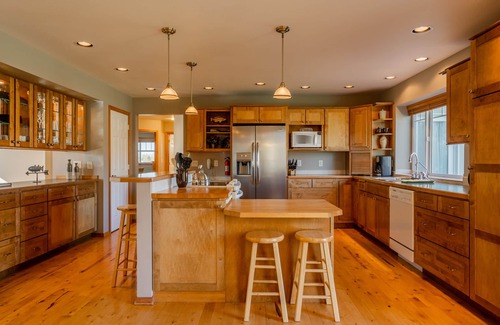 Bozeman House | River's Bend Retreat - Fishing on the East Gallatin River with Mountain Views