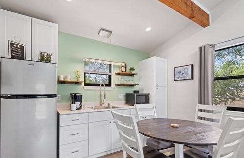 Fredericksburg Cottage | River's Edge Cottage with private hot tub, waterfront locale & river views