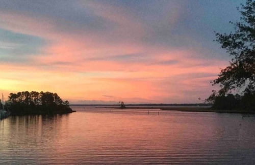 Fairfield Harbour Condo | River's Edge Retreat by Salty Sweet Retreats